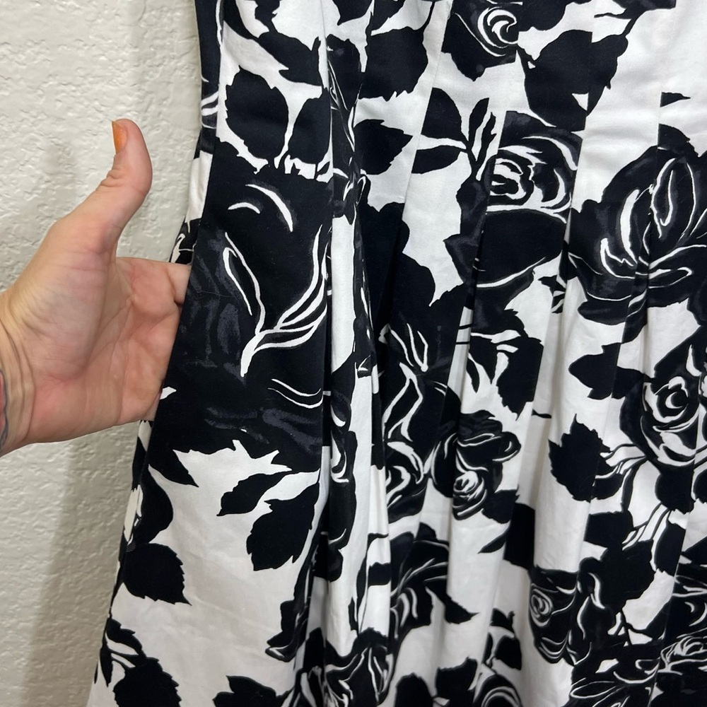 White House Black Market White Black Floral Sleeveless Dress Size 6 - Picture 8 of 11